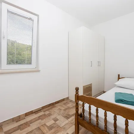 Amazing In With Kitchen Apartment *